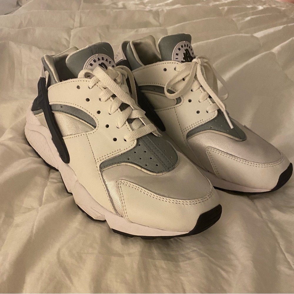 Nike Air Haurache | teal/white | size 9.5 (fits like an 8)